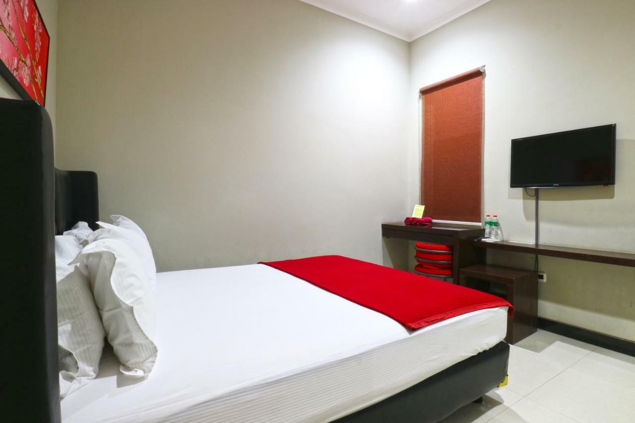 Chiaro Hotel Syariah Сідоарджо Екстер'єр фото