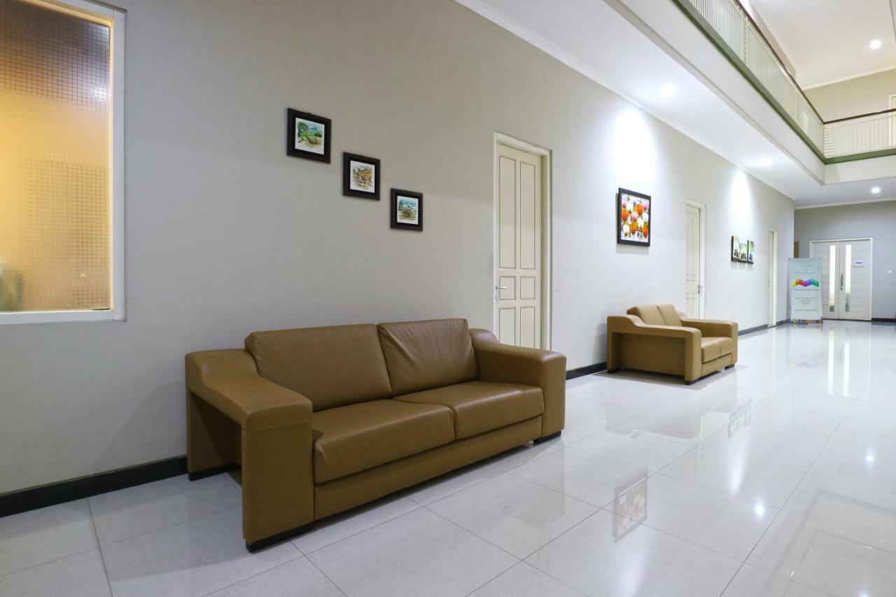 Chiaro Hotel Syariah Сідоарджо Екстер'єр фото